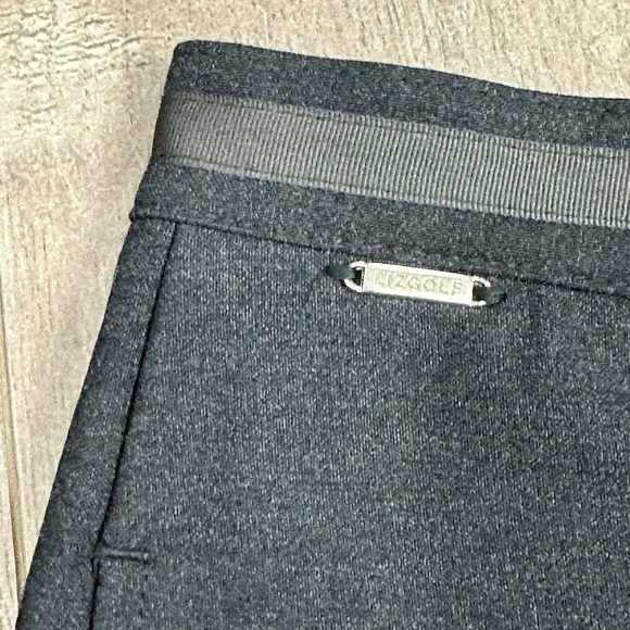 Women's Liz Claiborne Golf 12 Bermuda Shorts Chino Khakis Navy High Rise Stretch - Picture 6 of 9